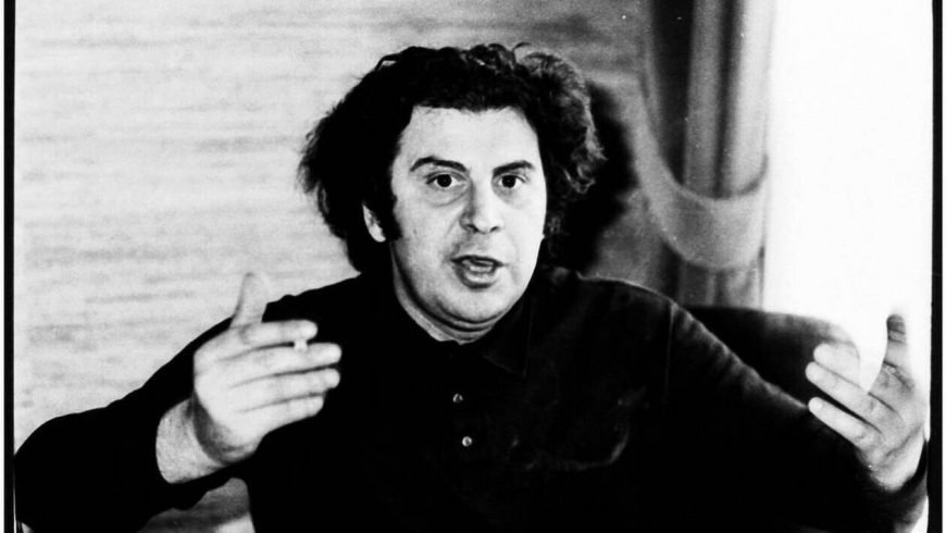 Μίκης Θεοδωράκης: Σπάνιες εικόνες από τα νεανικά του χρόνια – Ο Τσιτσάνης, ο Χατζιδάκις και η Μελίνα