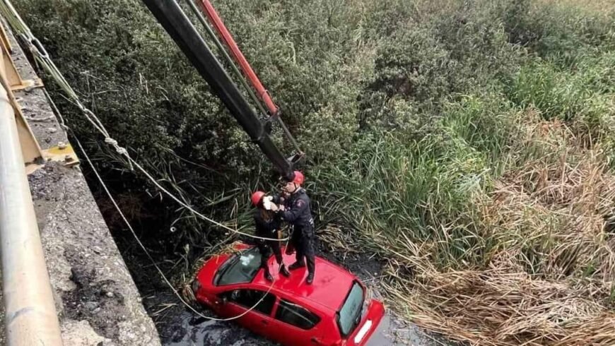 Απεγκλωβίστηκαν δύο γυναίκες