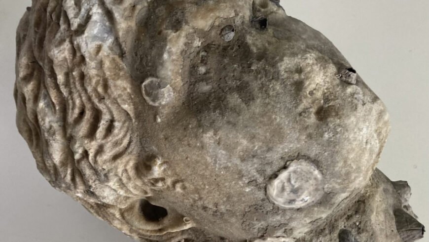 Πρέβεζα – Ανασύρθηκε από τη θάλασσα κεφαλή αγάλματος Ρωμαϊκών Χρόνων