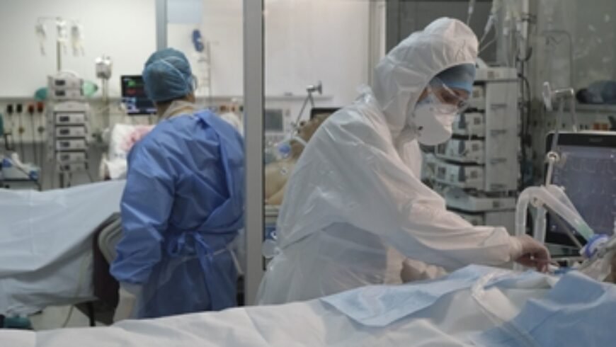 Κοροναϊός – Lockdown «για να κερδίσουμε χρόνο» ζητούν ειδικοί – «Εμβολιασμός ή Χριστούγεννα δύο ταχυτήτων» το μήνυμα της κυβέρνησης