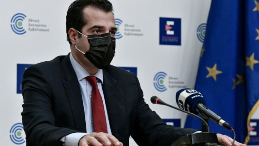 Πλεύρης – Οι ανεμβολίαστοι έχουν 30 φορές περισσότερες πιθανότητες να νοσήσουν βαριά ή να πεθάνουν