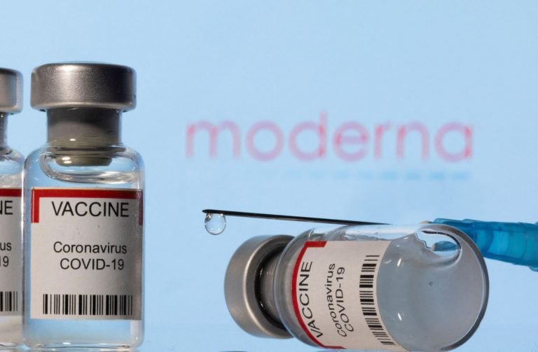 Αναμνηστική δόση – «Αποτελεσματικό στην Όμικρον» το υφιστάμενο εμβόλιο της Moderna