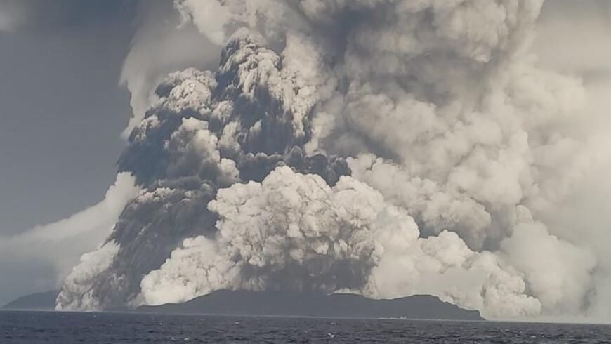 Τόνγκα – Έκρηξη ηφαιστείου – Προειδοποίηση για τσουνάμι