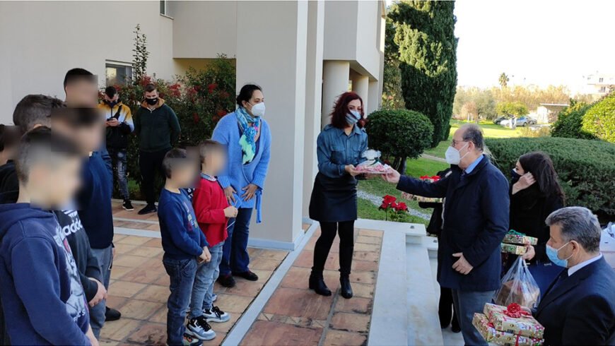 Στην δομή Καλαμάτας της “Κιβωτού του Κόσμου” ο περιφερειάρχης Πελοποννήσου Π. Νίκας