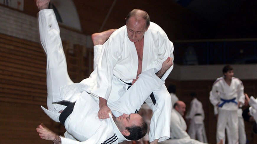 Ο Πούτιν χάνει όλες τις θέσεις του στη Διεθνή Ομοσπονδία Τζούντο