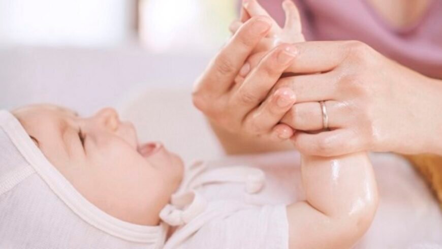 ΕΟΦ: Ανακαλεί παρτίδες γνωστού παιδικού baby oil