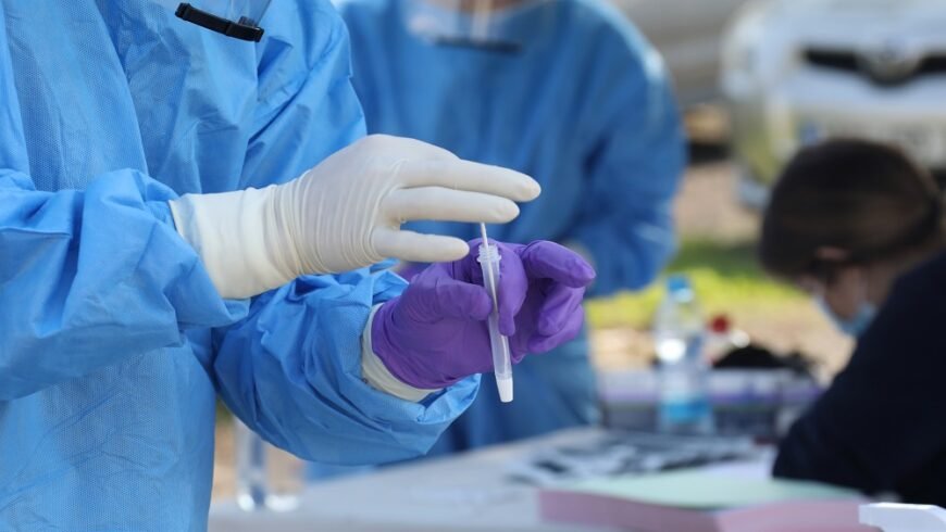 Κοροναϊός: Ώρα αποφάσεων για rapid test ανεμβολίαστων εργαζόμενων – Μέχρι πότε θα ισχύει