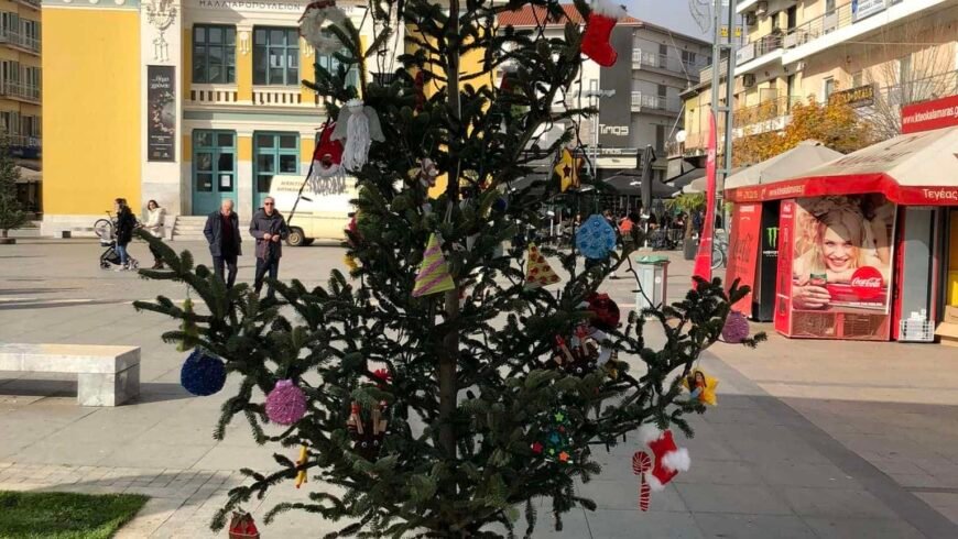 Στολισμός δέντρων από τους παιδικούς σταθμούς του Δ. Τρίπολης