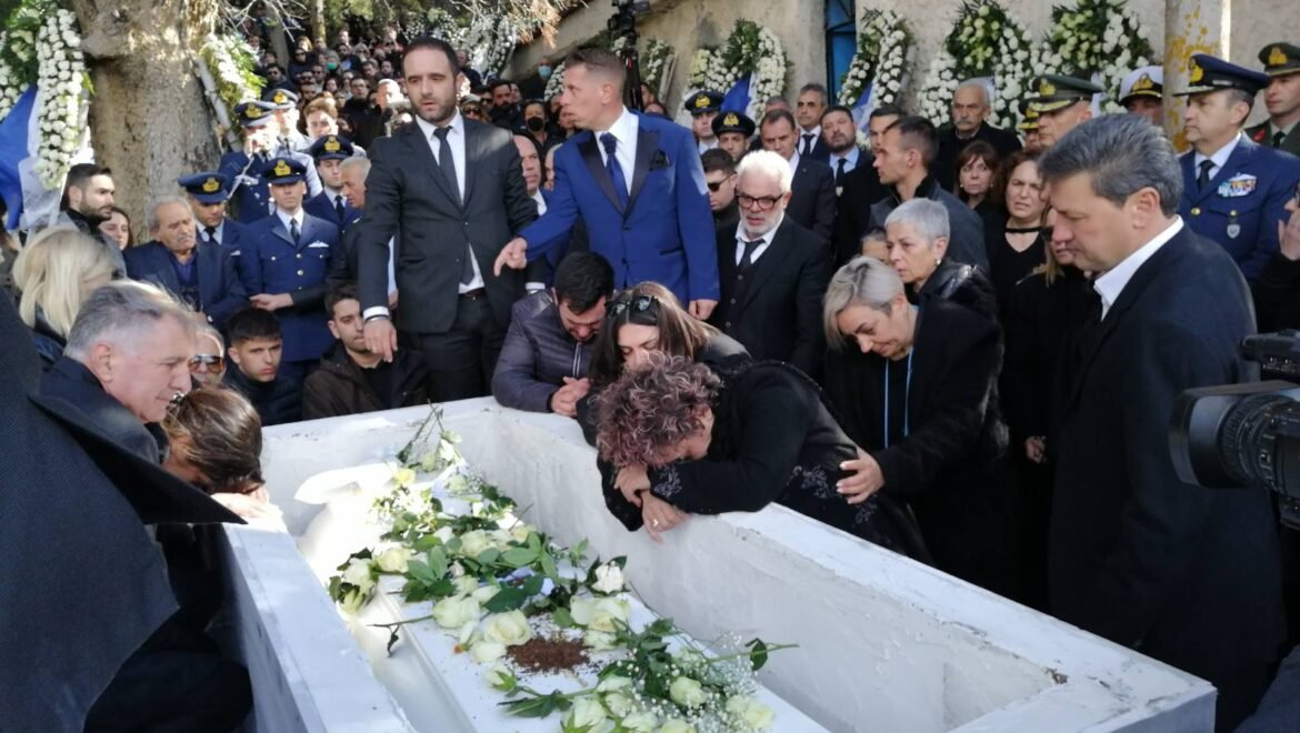 Θρήνος στην κηδεία του Υποσμηναγού Μάριου Τουρούτσικα στην Τρίπολη