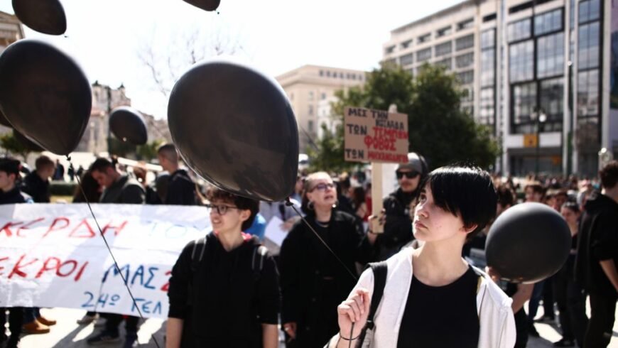 Τέμπη: Νέα πορεία φοιτητών και μαθητών στην Αθήνα για το «έγκλημα»