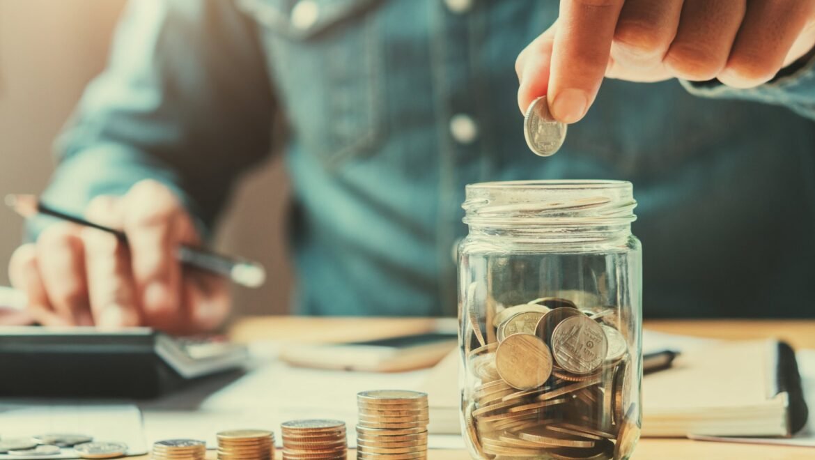 Αποταμίευση: Ήρθε η στιγμή για περικοπή των δαπανών