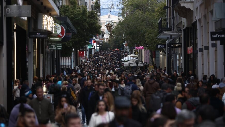 Καμπανάκι από Μαγιορκίνη: «Όσοι έχουν συμπτώματα να αποφεύγουν τις συγκεντρώσεις»