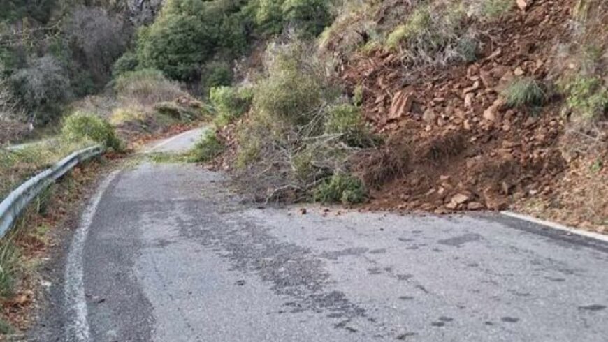 Ακόμη μία κατολίσθηση βράχων μετά τα Λαγκάδια Γορτυνία! Φόβοι για δυστύχημα..!