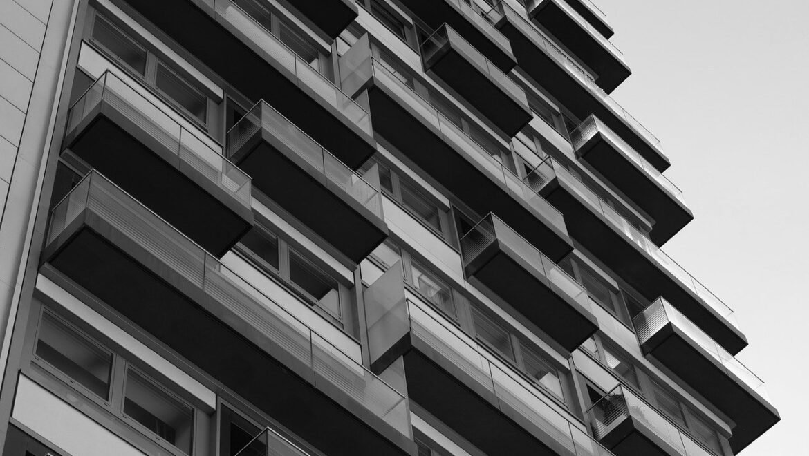 «Γιγαντώνεται» η στεγαστική κρίση – Ένα στα 4 νοικοκυριά δεν μπορεί να πληρώσει νοίκι [πίνακες]