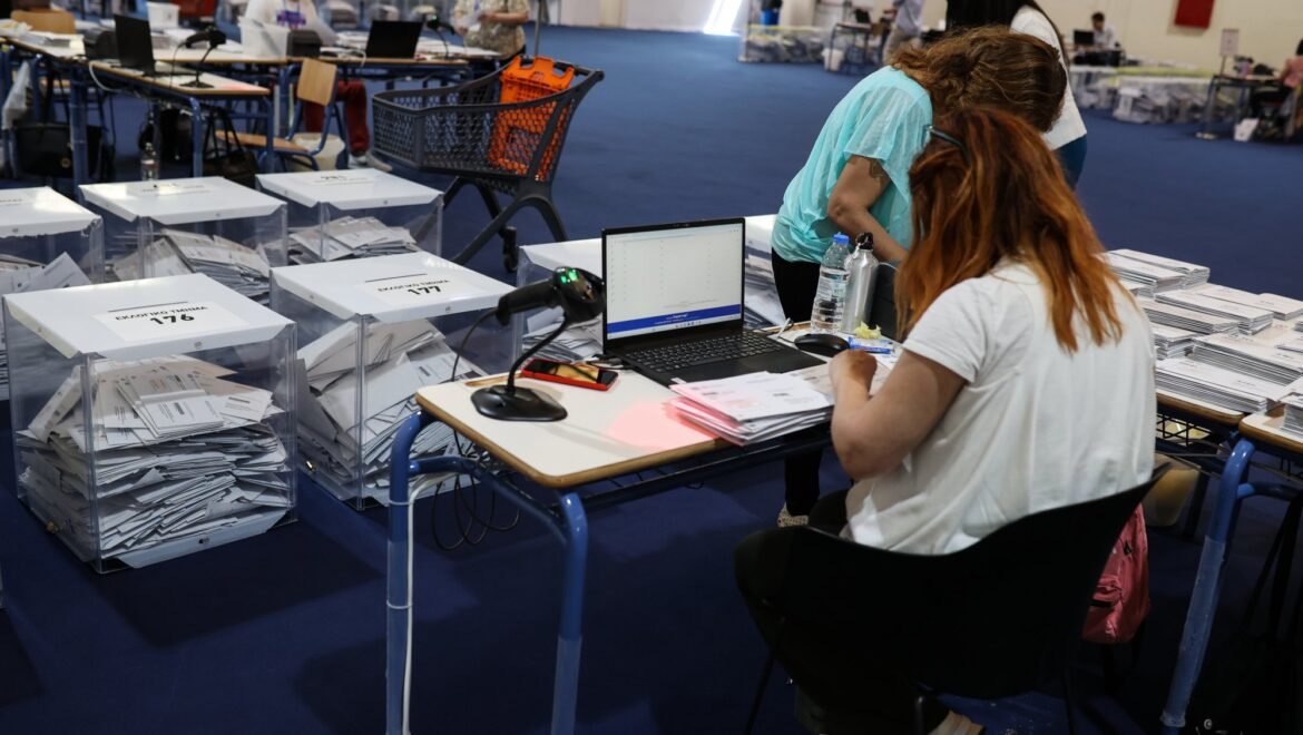 Παράταση στο ωράριο λειτουργίας των γραφείων ταυτοτήτων – διαβατηρίων το Σαββατοκύριακο, λόγω ευρωεκλογών