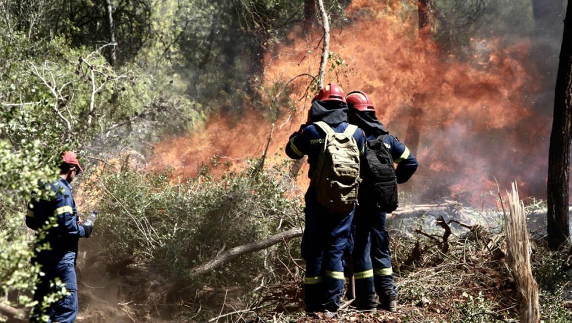 Φωτιά στο Σοφικό Κορινθίας Τραυματίστηκαν 3 Πυροσβέστες