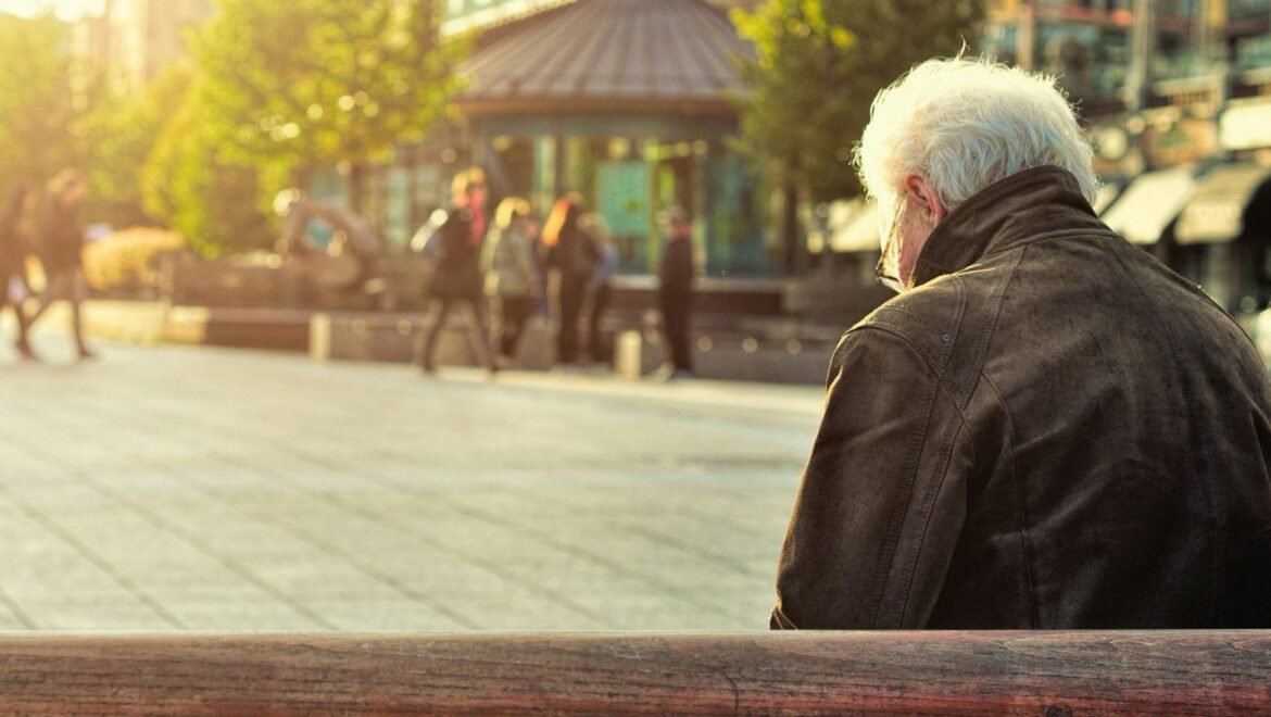 Συνταξιούχοι: Ερχεται διπλή εισοδηματική ανάσα