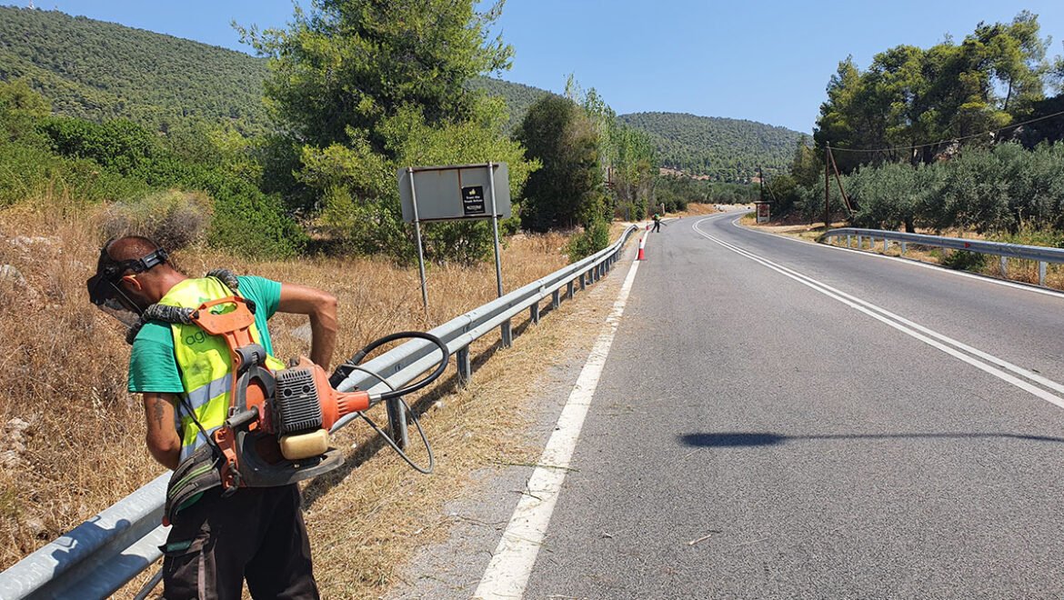 Καθαρισμός πρανών, τάφρων και νησίδων Οδικού Δικτύου Ανατολικής Κορινθίας