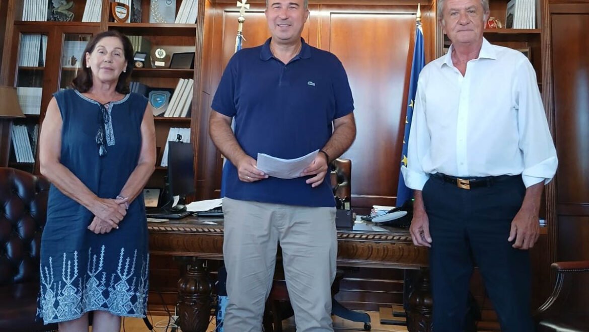 Υπογραφή σύμβασης για καθαρισμό ρεμάτων και συντήρηση αντιπλημμυρικών υποδομών στο Βέλο