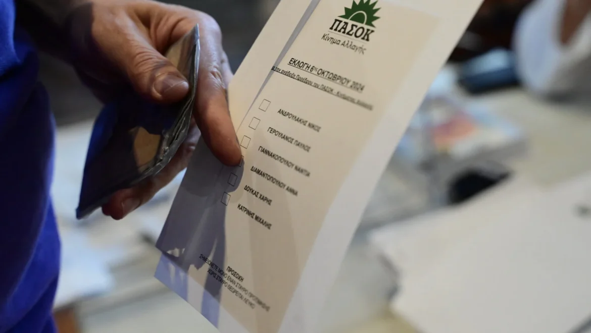 Μεγάλη η προσέλευση του κόσμου στις κάλπες για τις εσωκομματικές του ΠΑΣΟΚ