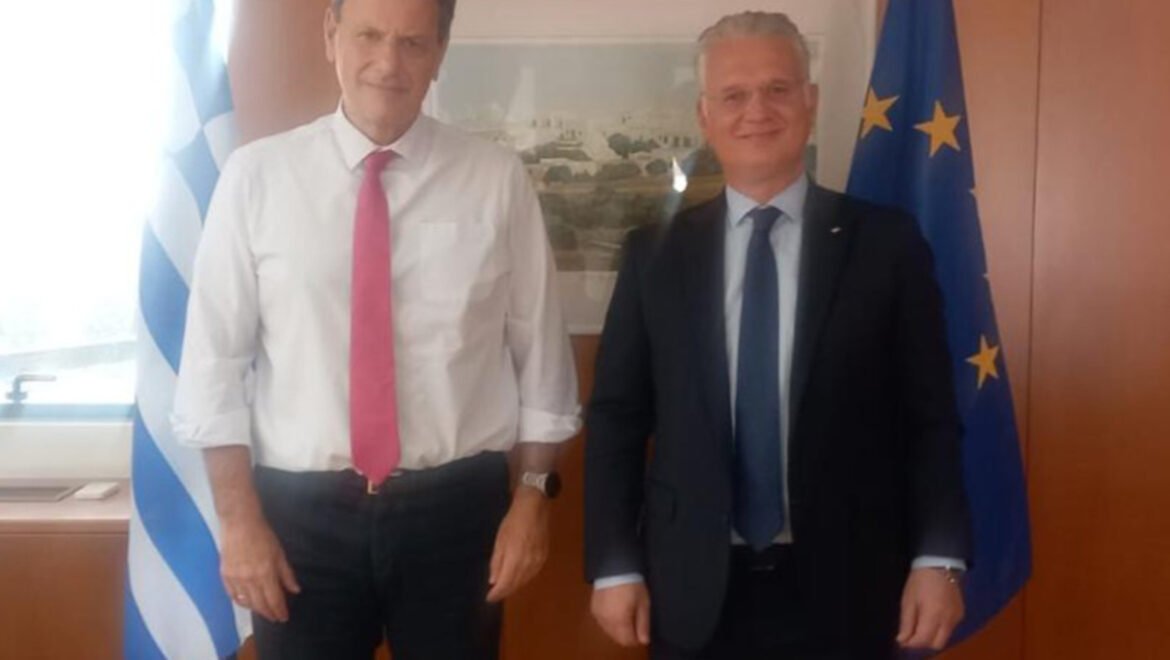 Συνάντηση του Περιφερειάρχη  με τον Υπουργό Περιβάλλοντος | Άμεσες ενέργειες για την αποκατάσταση της πυρόπληκτης περιοχής του Δήμου Ξυλοκάστρου-Ευρωστίνης