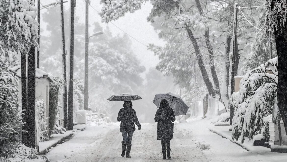 Αγριεύει ο καιρός με βροχές, χιόνια και πτώση της θερμοκρασίας – Η πρόβλεψη Κολυδά