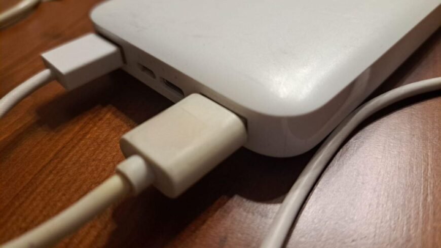 Διδυμότειχο: Εκρηξη power bank δείχνει πυρκαγιά που ξέσπασε σε σπίτι και προκάλεσε μεγάλες ζημιές
