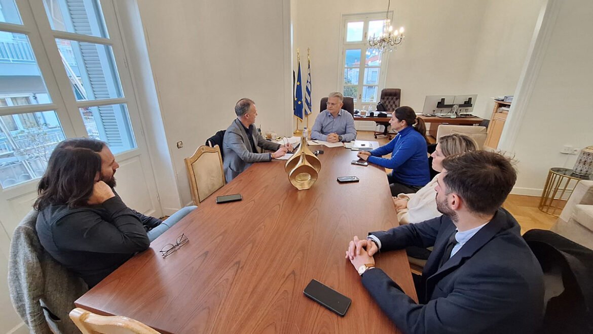 Συνάντηση του Περιφερειάρχη Πελοποννήσου με εκπροσώπους των Ξενοδόχων – Στο επίκεντρο το Περιφερειακό Συνέδριο της Πανελλήνιας Ομοσπονδίας στην Κορινθία