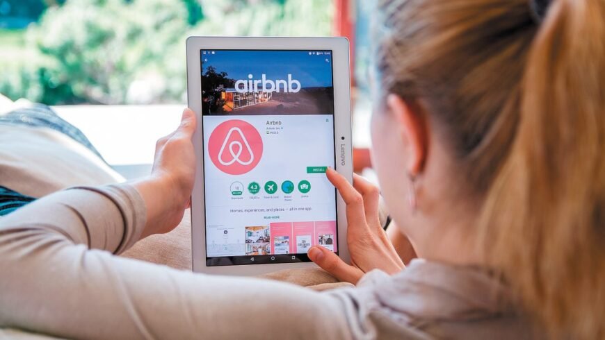 Airbnb: Oι τάσεις για το Πάσχα και η ζήτηση για την ελληνική πρωτεύουσα