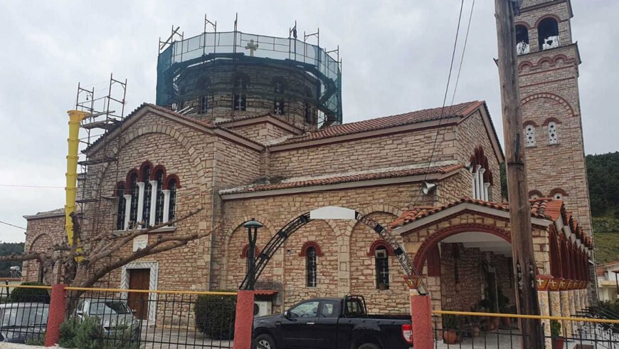 Σε εξέλιξη η επισκευή της στέγης του Ι.Ν. Αγίας Τριάδος στο Σοφικό από την ΠΕ Κορινθίας