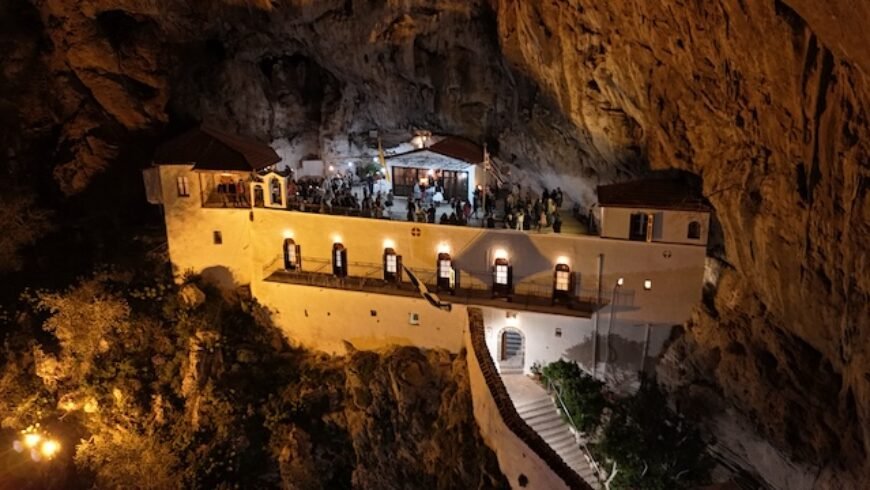 Εορτασμός της 25ης Μαρτίου στην Κανδήλα με Λαμπαδηδρομία και Παραδοσιακούς Χορούς