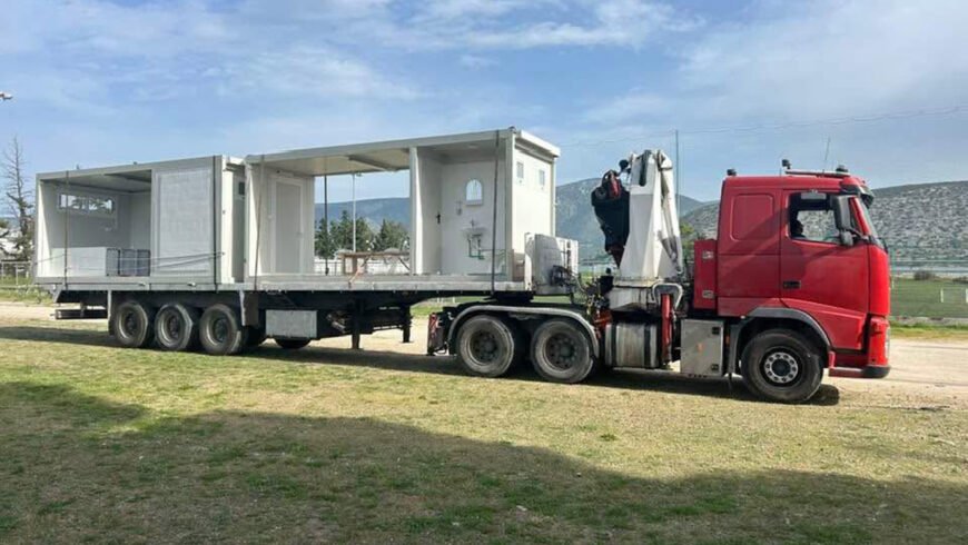 Παραδόθηκαν τα νέα προκατασκευασμένα αποδυτήρια στο γήπεδο της Κοιλάδας από την Περιφέρεια Πελοποννήσου