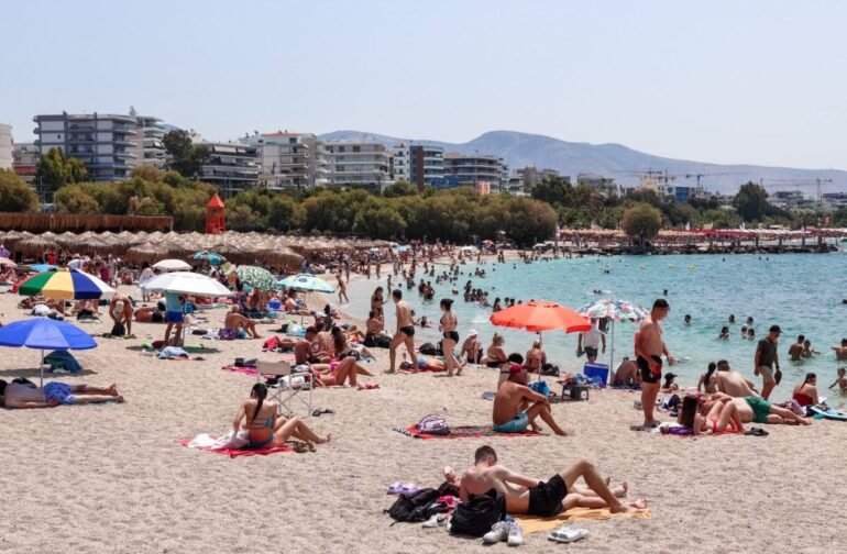 Καιρός: Η πρώτη πρόγνωση για τον Αύγουστο – Τι έρχεται μετά τον καυτό Ιούλιο;