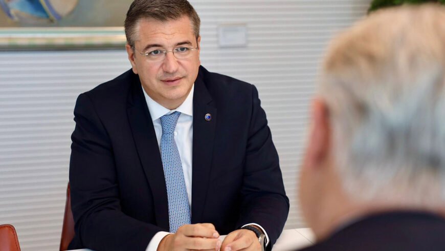 Συνάντηση του Περιφερειάρχη Πελοποννήσου  με τον Έλληνα Επίτροπο Απόστολο Τζιτζικώστα στις Βρυξέλλες