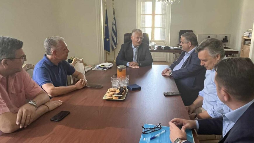 Θεσμική θωράκιση, απλοποίηση διαδικασιών και χρηματοδοτικά εργαλεία στο επίκεντρο της συνάντησης του Περιφερειάρχη Δημήτρη Πτωχού με τον Υφυπουργό Βασίλη Σπανάκη