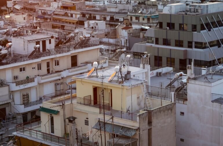 Εξώσεις: Τι αλλάζει για τους ενοικιαστές και πώς προστατεύονται τα δικαιώματά τους