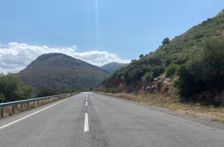 Υπογραφή σύμβασης για την ολοκλήρωση της επαρχιακής οδού Παλαιόκαστρο – Ριζοσπηλιά από την Περιφέρεια Πελοποννήσου