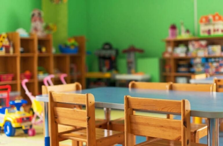 Στήριξη για χιλιάδες παιδιά και τις οικογένειές τους από την Περιφέρεια Πελοποννήσου – Νέα δράση για την ένταξη στην προσχολική εκπαίδευση και τη δημιουργική απασχόληση