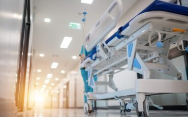 ΕΣΥ: Στα ύψη η πολιτική αντιπαράθεση – Πολίτες μιλούν για την κατάσταση στα δημόσια νοσοκομεία