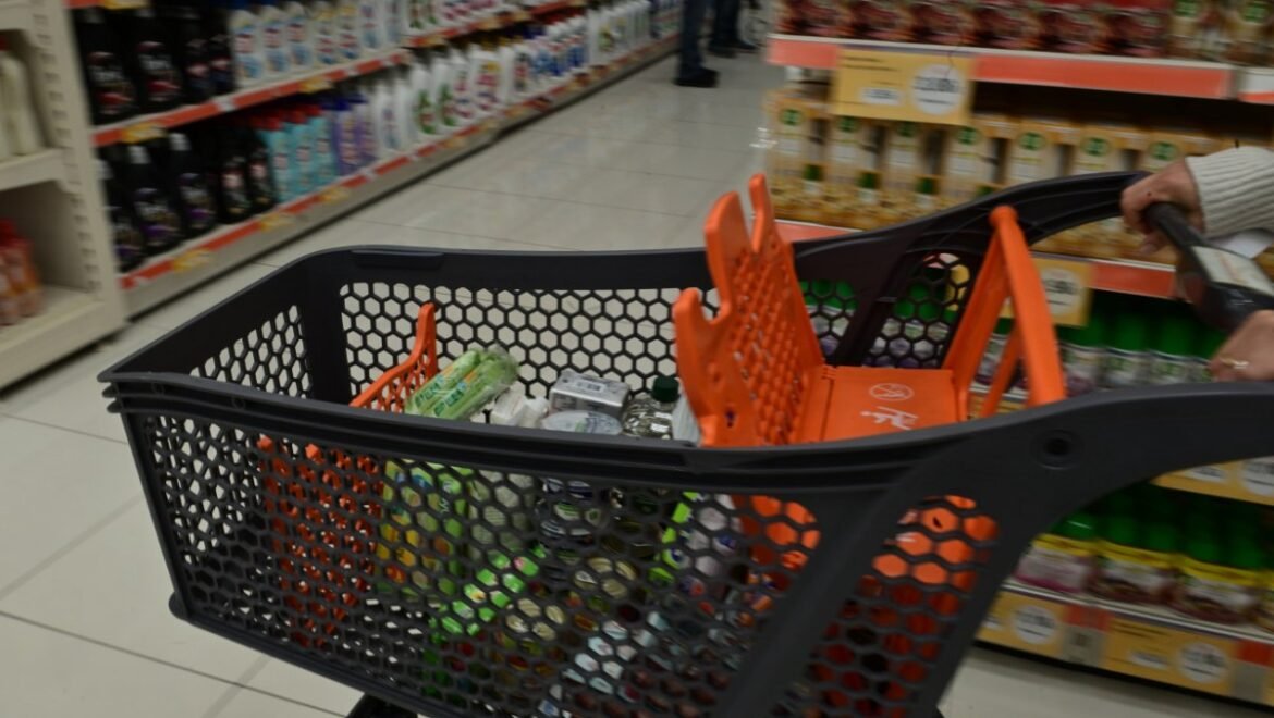 Σούπερ μάρκετ: Μεγαλώνει η πίεση για να ρίξουν τις τιμές σε 1.000 προϊόντα