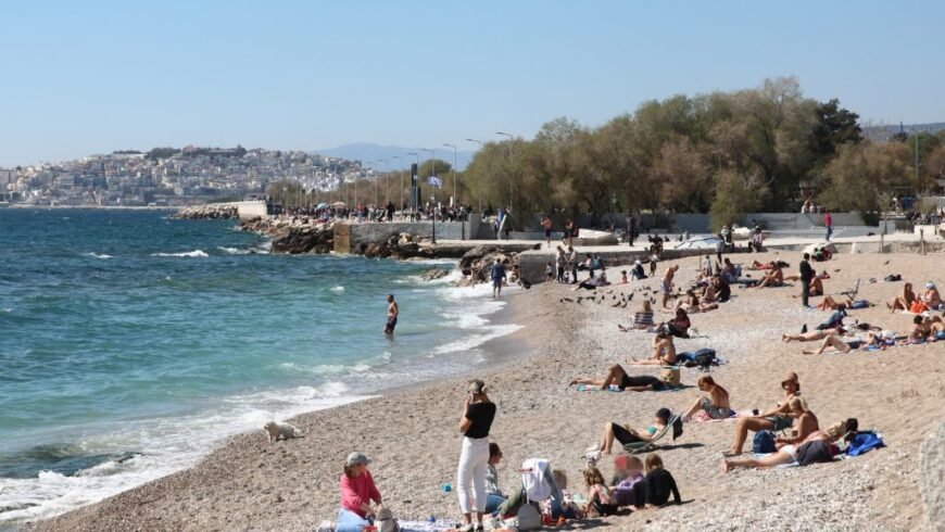 Καμένα Βούρλα: Απαγορεύτηκε λόγω μικροβίων E.coli και εντερόκοκκου η κολύμβηση στην παραλία του Κάμπινγκ του ΕΟΤ