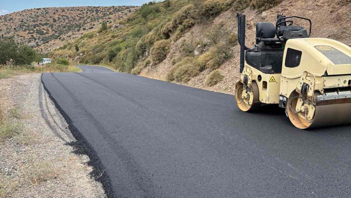 Σύμβαση 300.000 € για άμεσες αποκαταστάσεις στο οδικό δίκτυο της Αρκαδίας – Υπογραφή από τον Αντιπεριφερειάρχη Κώστα Μανδρώνη