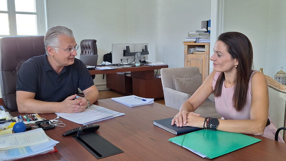 Συνάντηση του Περιφερειάρχη Πελοποννήσου  με τη νέα Διοικήτρια του Παναρκαδικού Νοσοκομείου