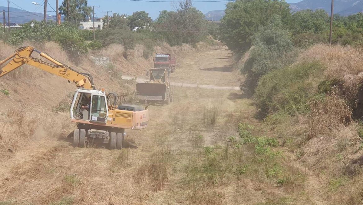 Σε εξέλιξη οι εργασίες καθαρισμού του ποταμού Ξηριά στο Άργος από την Περιφέρεια Πελοποννήσου
