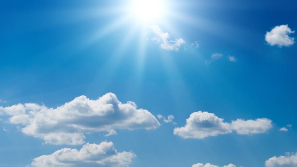 Καιρός: Γενικά αίθριος με θερμοκρασίες έως 32 βαθμούς – Σε ποιες περιοχές θα βρέξει