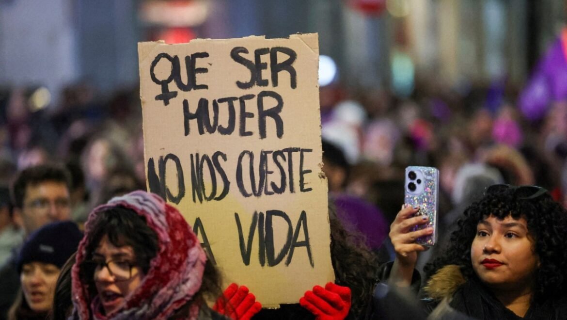 Τα στοιχεία για τη βία κατά των γυναικών σε Ελλάδα και Ευρώπη – Η ανισότητα των φύλων ξεκινά από την οικονομία