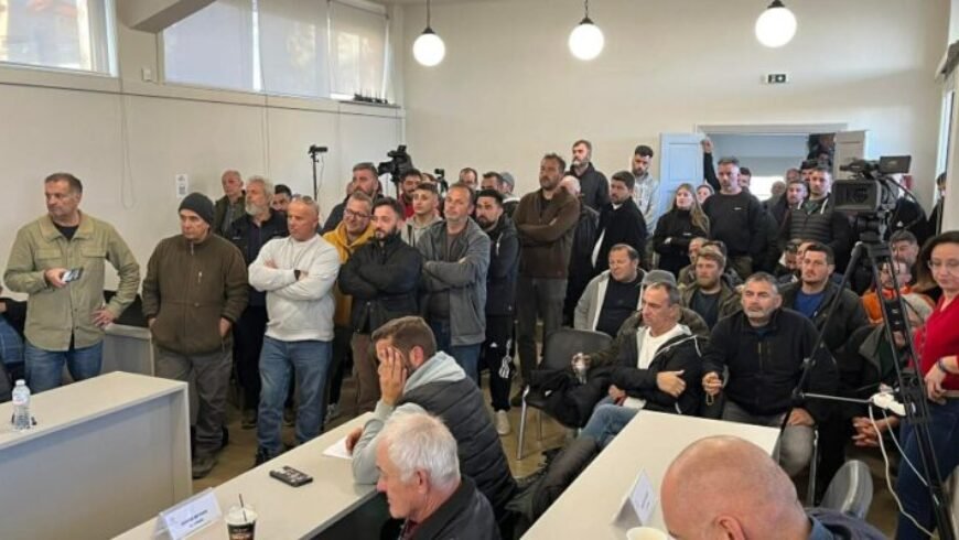 Παρέμβαση αγροτών στο Περιφερειακό Συμβούλιο Πελ/σου