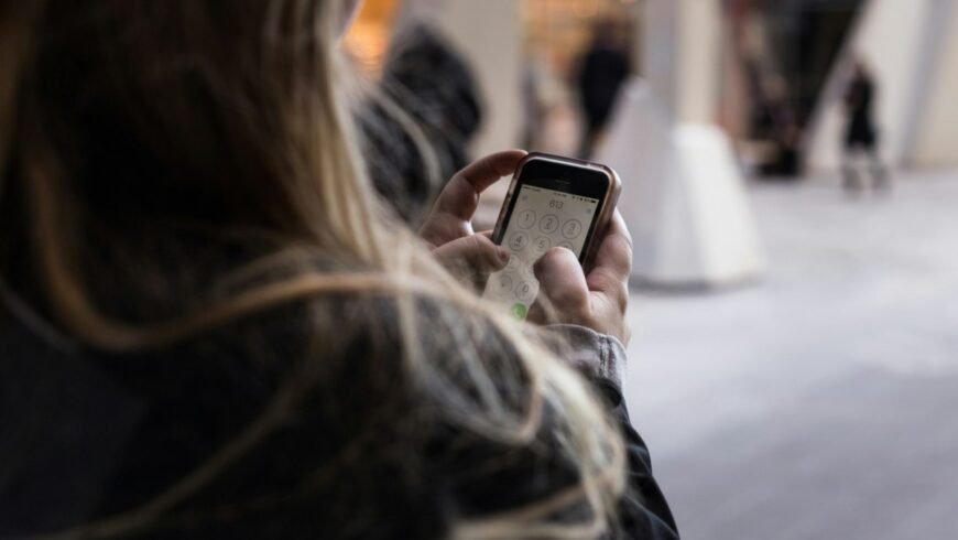 Τι να προσέχετε για να μην πέσετε θύμα απατεώνων στο διαδίκτυο – Οι οδηγίες της αστυνομίας