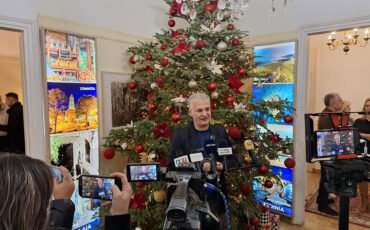 Ευχές, μελωδίες και γιορτινή ατμόσφαιρα για το νέο έτος στην Περιφέρεια Πελοποννήσου | Δημήτρης Πτωχός: «Υγεία, δημιουργικότητα και πίστη στις δυνατότητές μας»