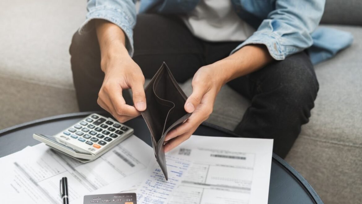 Γιατί τελειώνει ο μισθός στις 20 του μηνός